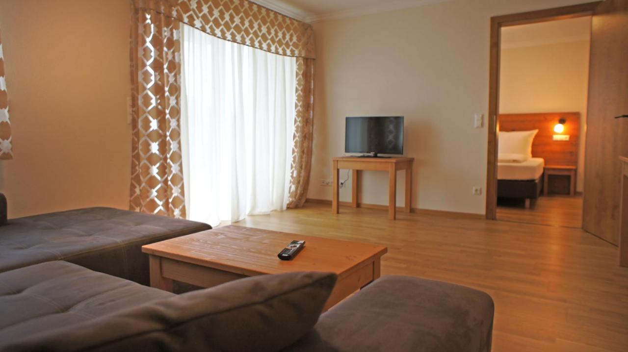 Hotel Heimfeld Restaurant Cafe Garching an Der Alz Экстерьер фото