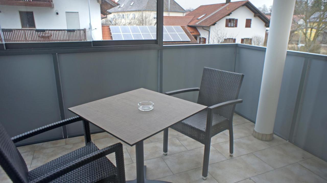 Hotel Heimfeld Restaurant Cafe Garching an Der Alz Экстерьер фото