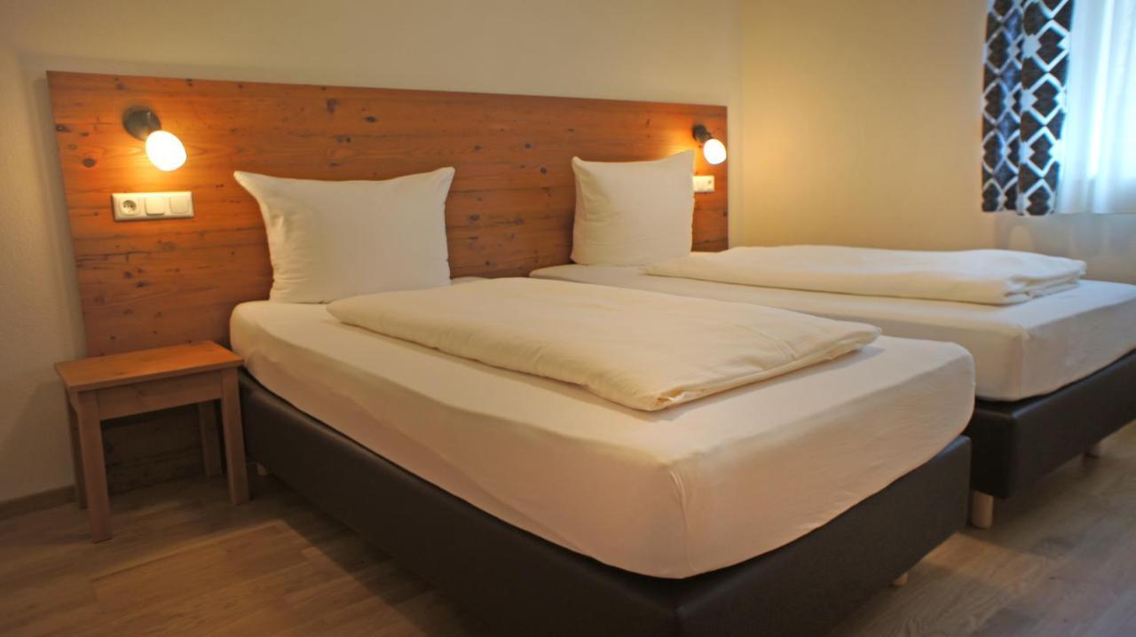 Hotel Heimfeld Restaurant Cafe Garching an Der Alz Экстерьер фото