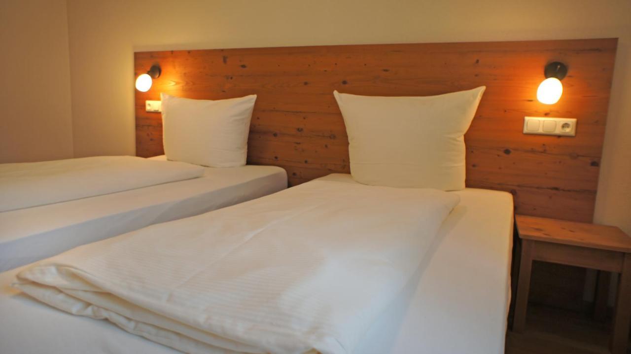Hotel Heimfeld Restaurant Cafe Garching an Der Alz Экстерьер фото