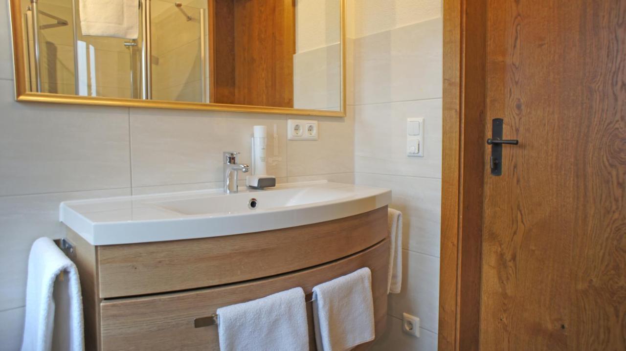 Hotel Heimfeld Restaurant Cafe Garching an Der Alz Экстерьер фото