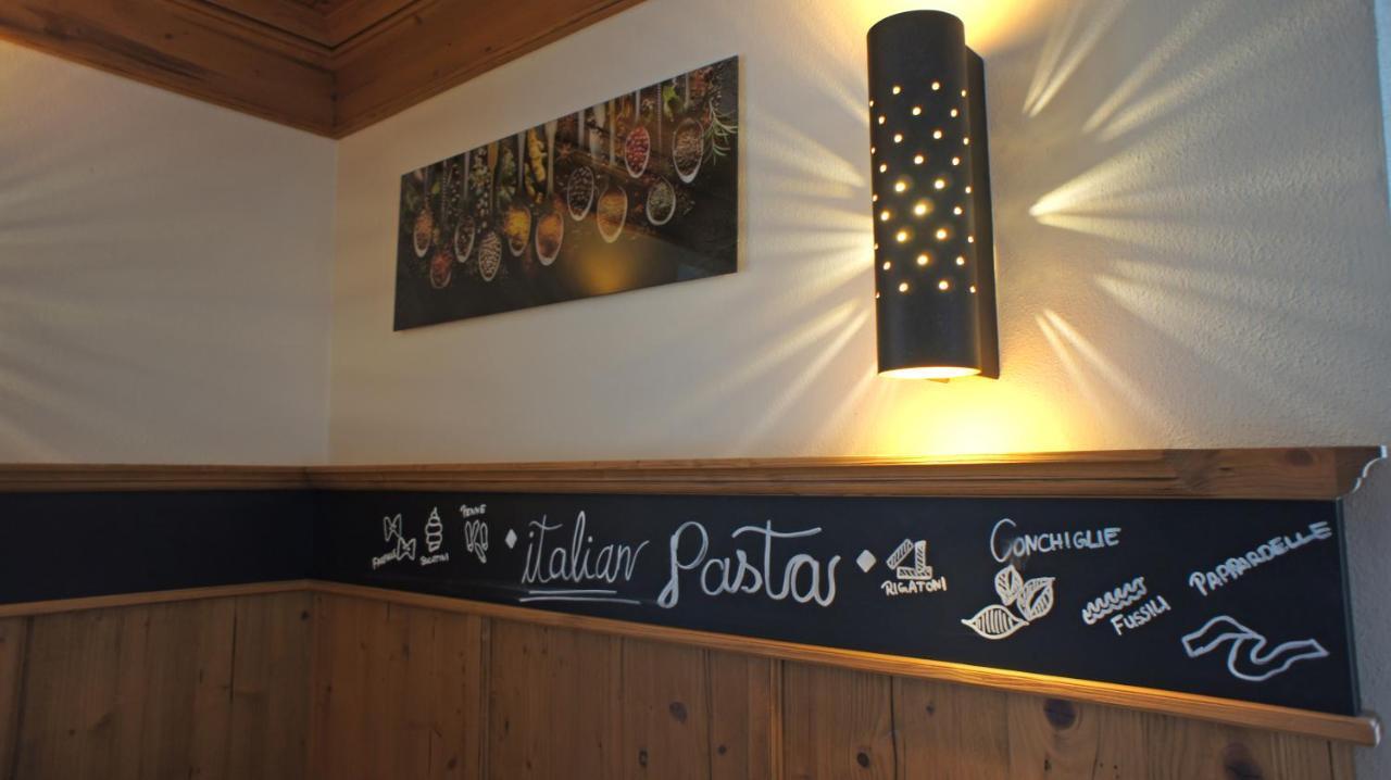 Hotel Heimfeld Restaurant Cafe Garching an Der Alz Экстерьер фото
