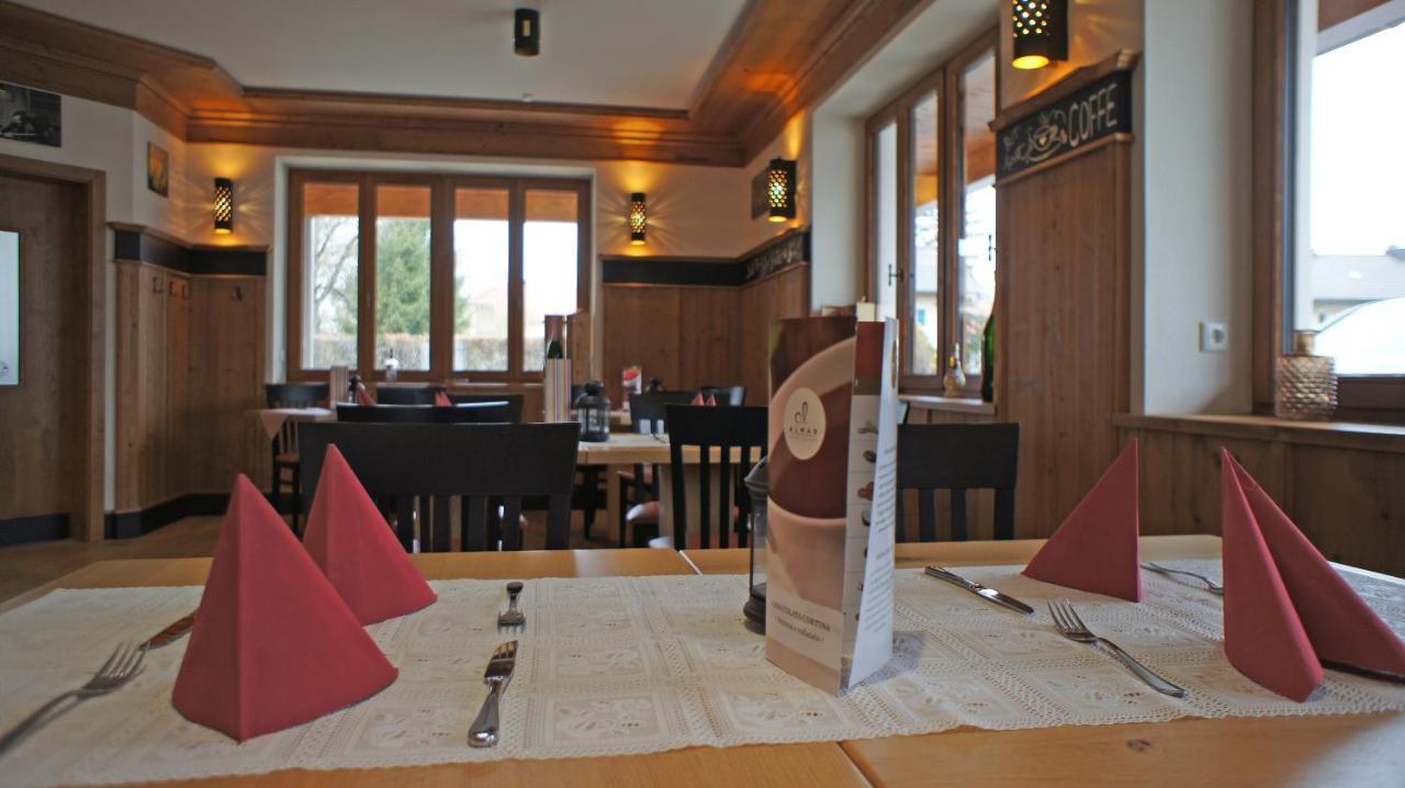 Hotel Heimfeld Restaurant Cafe Garching an Der Alz Экстерьер фото