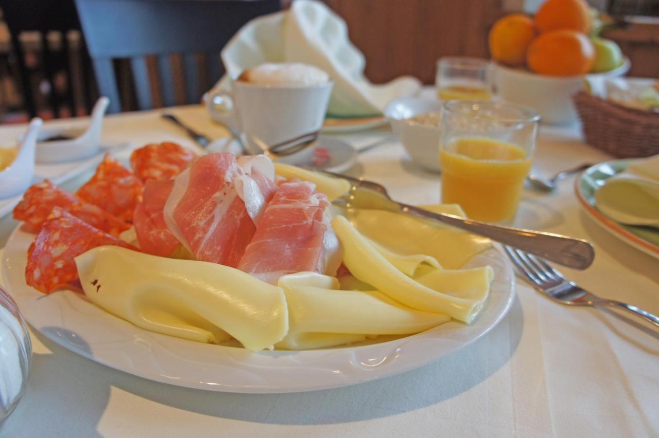 Hotel Heimfeld Restaurant Cafe Garching an Der Alz Экстерьер фото